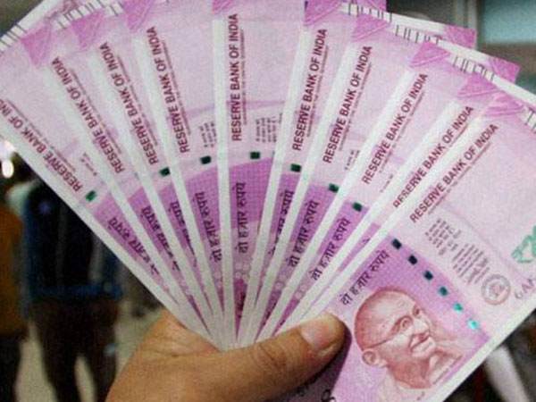3- कर्मचारी-अधिकारी का अंतर बढ़ाया