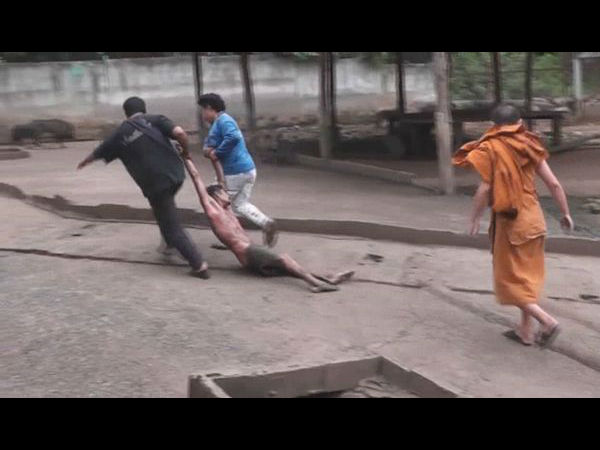 मंदिर में पल रहा है भालू