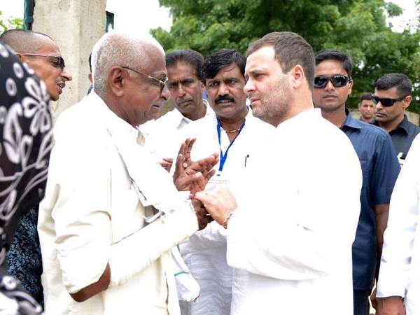 बनासकांठा के दौरे पर राहुल गांधी
