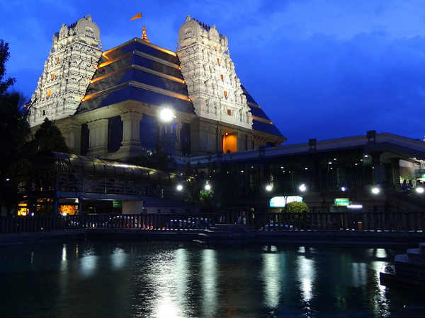  जन्माष्टमी 2017: जानिए आस्था के मानक इस्कान मंदिर के बारे में...