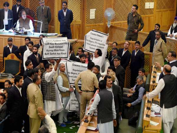 मोहब्बत का भी दुश्मन है अनुच्छेद 35ए