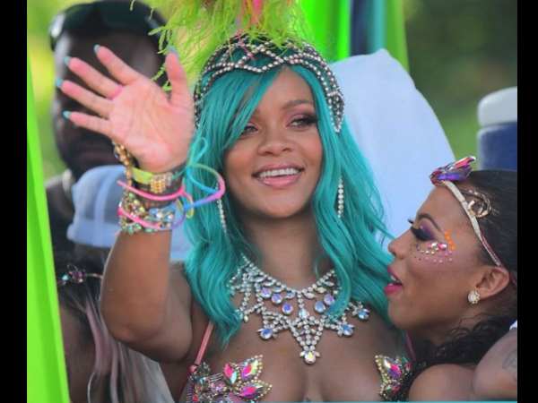 त्योहर के दौरान दिखीं रिहाना