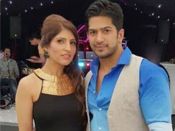 सरकारी अधिकारियों से बदतमीजी करने का आरोप