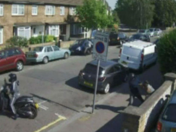 52 साल की महिला के साथ हाथापाई