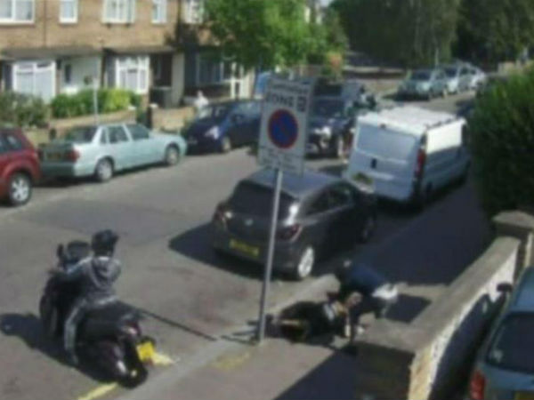 नेकलेस छीनने के लिए जमीन पर पटका