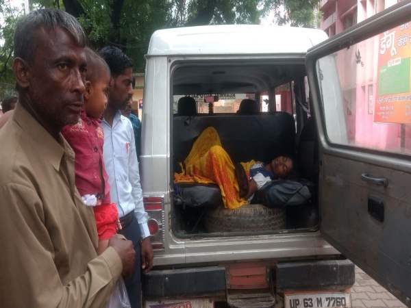 बेटी के साथ दूसरे मकान में सोई थी मां बेटी के साथ दूसरे मकान में सोई थी मां