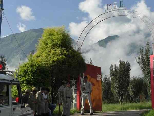 राम रहीम के हिमाचल डेरे के बाहर बढ़ी सुरक्षा, बाहरी लोगों पर रोक