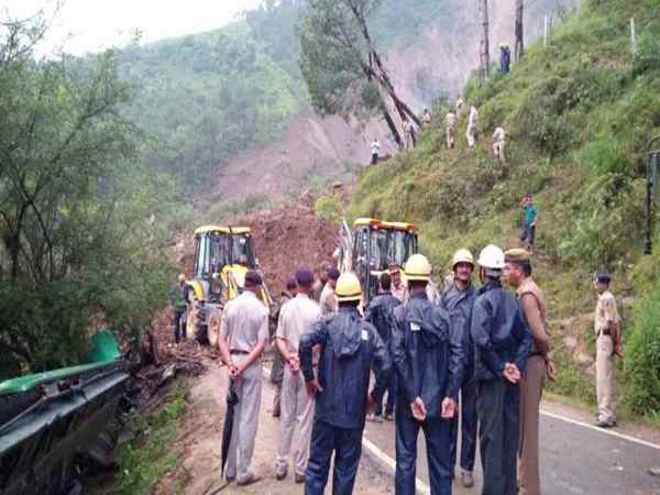 पठानकोट में भीषण हादसा, 6 की मौत, 20 से ज्यादा लापता पठानकोट में भीषण हादसा, 6 की मौत, 20 से ज्यादा लापता