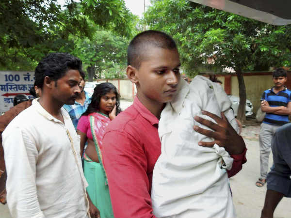 प्राइवेट अस्पताल में देने को 7000 रुपए नहीं थे