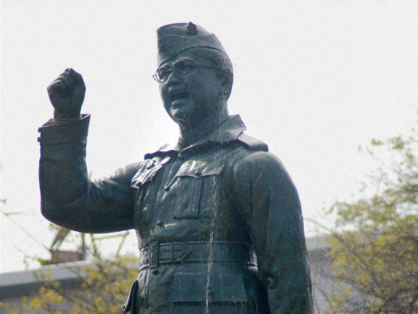 धुरी राष्ट्र कमजोर हुए तो आज़ाद हिन्द फौज भी अकेले पड़ गयी