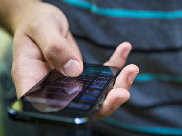 चुरा रहे निजी जानकारियां