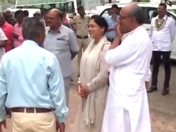 मेधा पाटकर से जेल में मुलाकात के बाद लौटे थे दिग्विजय