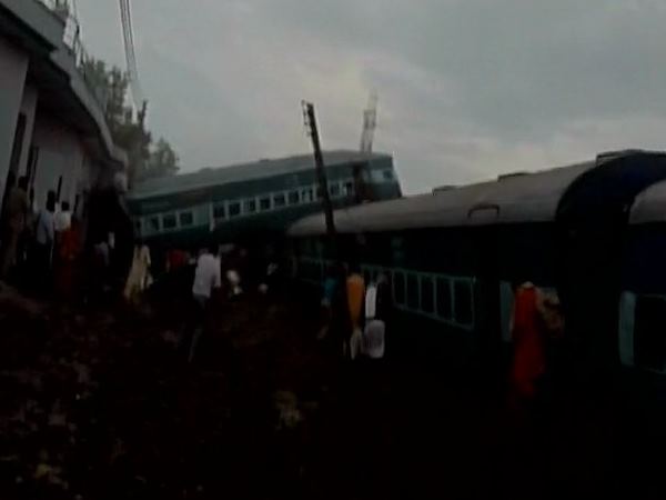 खतौली स्टेशन से निकलते ही हादसा