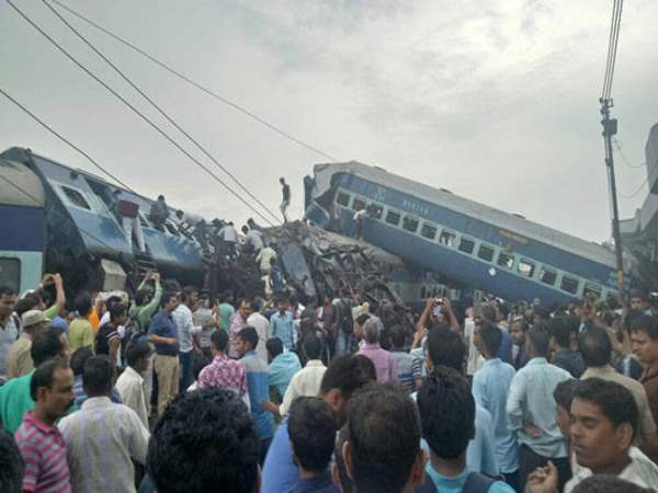 रेलवे और ओडिशा सरकार की ओर से मुआवजे का ऐलान
