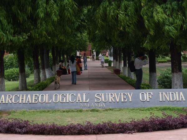 कहां से लाए कितनी मूर्तियां?