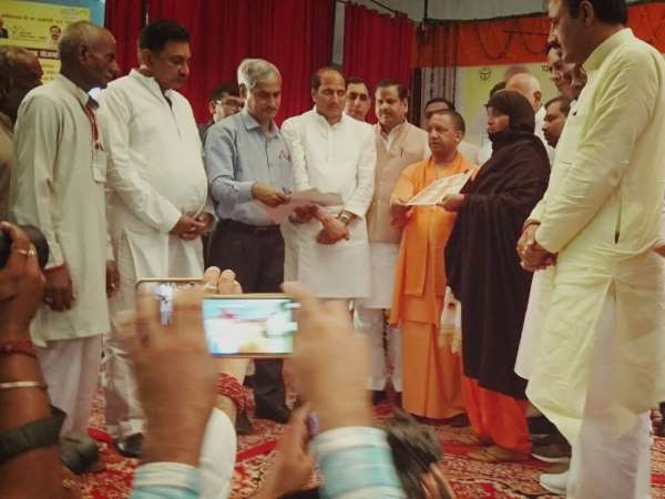 '60 लाख गरीब परिवारों को नि:शुल्क बिजली कनेक्शन'