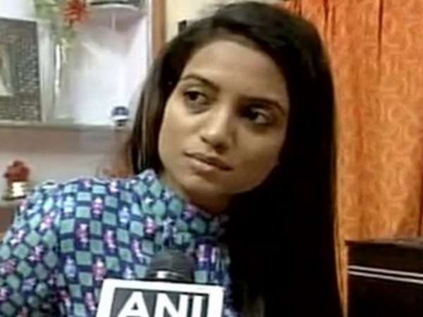 आफऱीन को उनके पति ने स्पीड पोस्ट से तलाकनामा भेज दिया