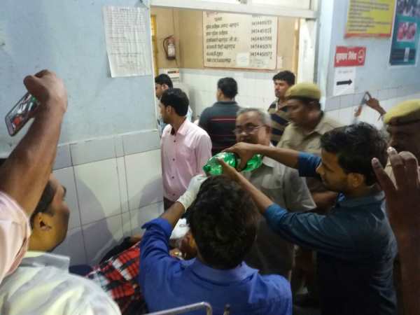मिलने आए डीएम से कही आपबीती
