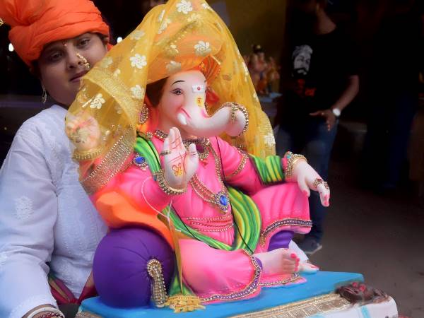 खूबसूरती और आकर्षक व्यक्तित्व के लिए