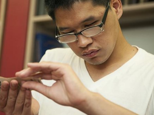 नेत्रहीनों के लिए है ये खास फीचर नेत्रहीनों के लिए है ये खास फीचर