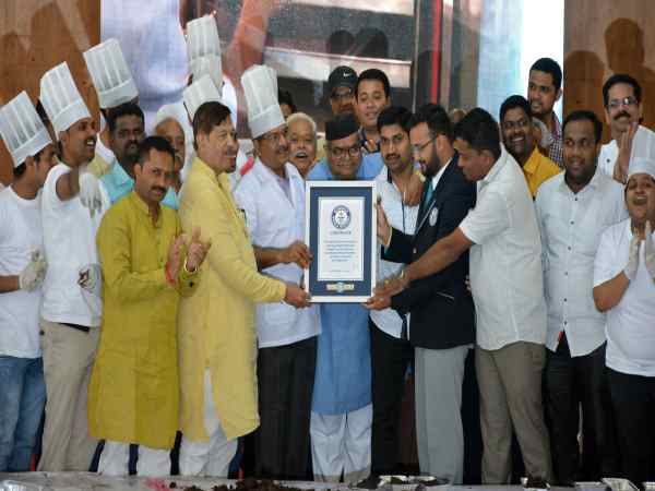 बच्चों को प्रसाद के रूप में बांटा जाएगा केक