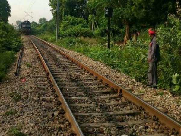 आनन-फानन में रोक दी गईं ट्रेनें