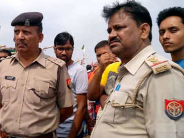 तेज बहाव में बह गए तीनों