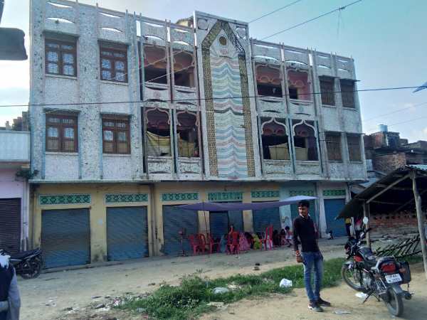 करोड़ों की बिल्डिंग का मामला