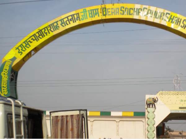गुफा में चलती थी ब्लू फिल्म