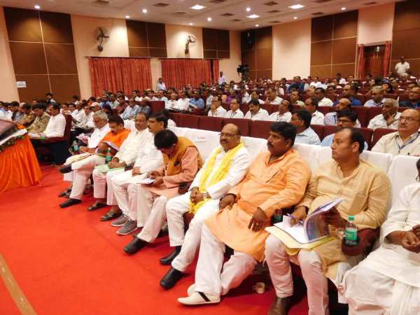 पीएम के ह्रदय योजना पर उठे सवाल पर अफसरों को फटकार