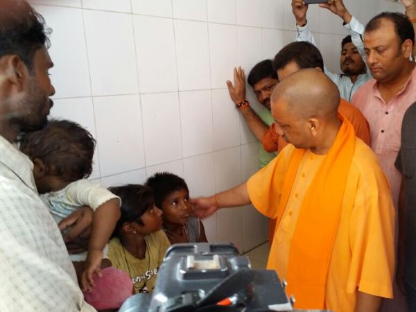 बच्चों से पूछा कि आप स्कूल जाते हैं या नहीं 