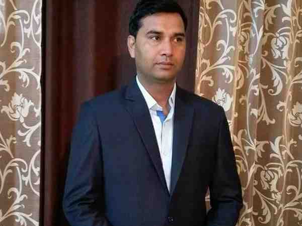 बीवी से झगड़े के बाद खुद को कमरे में किया बंद