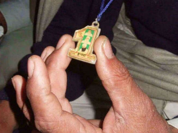  बाबा का खास लॉकेट
