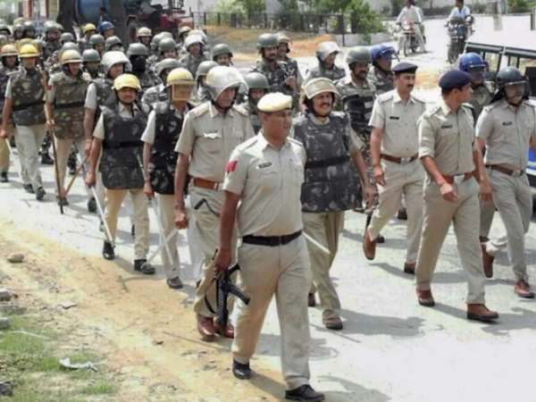 हिंसा और व्यापार रुकने से भी अरबों का नुकसान