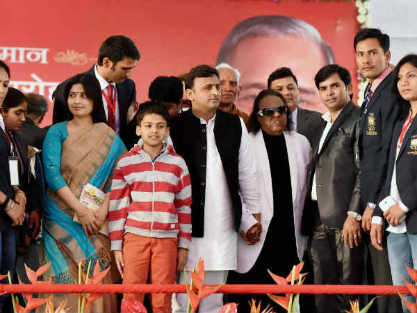 21 लोगों ने खुद के लिए सम्मान मांगा 21 लोगों ने खुद के लिए सम्मान मांगा