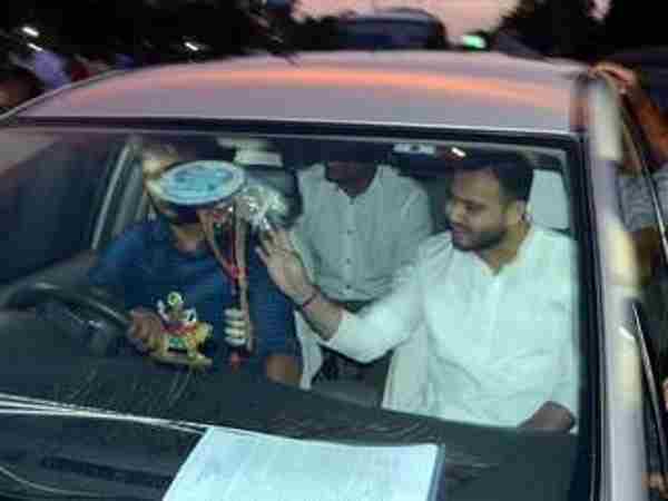 तेजस्वी खुद को नाबालिग बताते रहे तेजस्वी खुद को नाबालिग बताते रहे