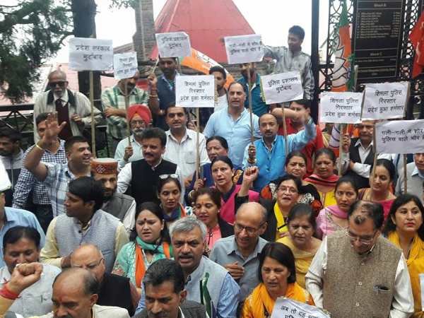सूरत की हत्या के आरोप में 8 पुलिसवाले गिरफ्तार
