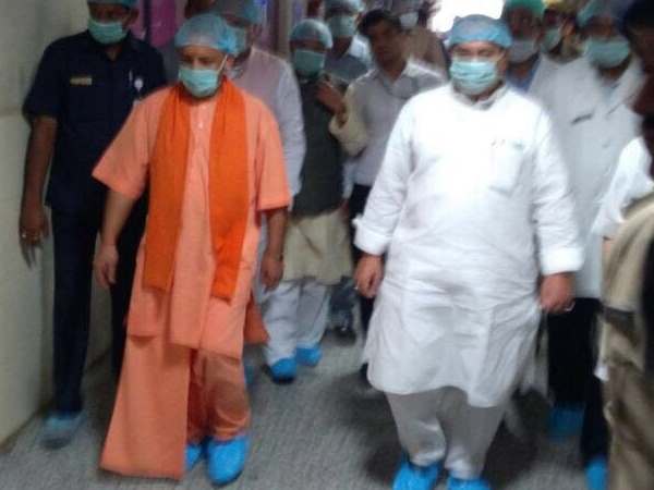 गोरखपुर हादसा Live: सीएम योगी पहुंचे BRD अस्पताल, स्वास्थ्य मंत्री भी हैं साथ