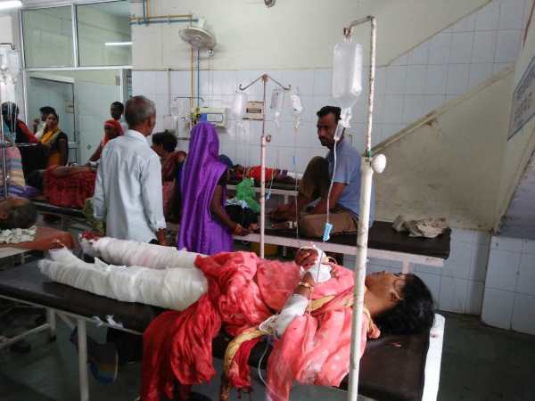 भतीजी के अंतिम संस्कार में जा रहे परिवार का हुआ मौत से सामना