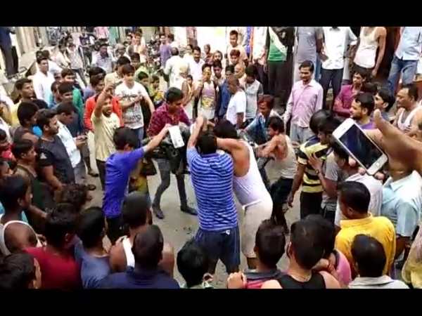 Romeo beaten up by villagers after girl complaint Romeo beaten up by villagers after girl complaint