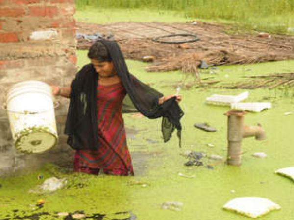 Flood in Bihar, devastation Pictures, poverty, village 