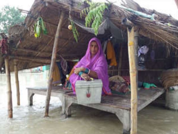 Flood in Bihar, devastation Pictures, poverty, village 