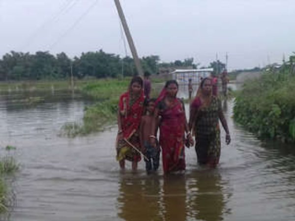 Flood in Bihar, devastation Pictures, poverty, village 