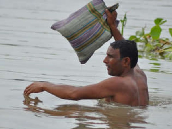 Flood in Bihar, devastation Pictures, poverty, village 