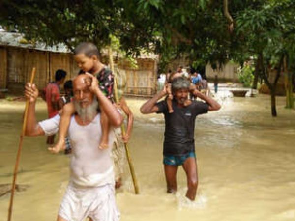 Flood in Bihar, devastation Pictures, poverty, village 