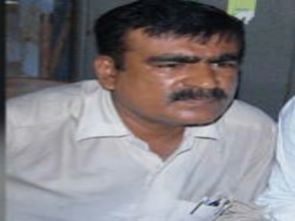 PICs: बायोलॉजी पढ़ाते-पढ़ाते लड़कियों के जिस्म पर अश्लील प्रेक्टिकल करने लगते थे मास्टर साहब...