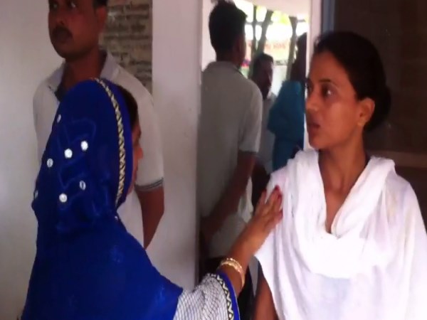 Girl fight kidnappers and Save her life