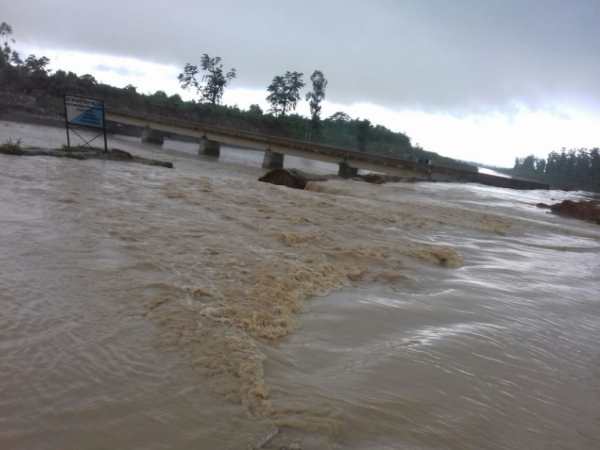 यूपी में बाढ़, सैकड़ों गांवों में घुसा पानी, तबाही के PHOTOS