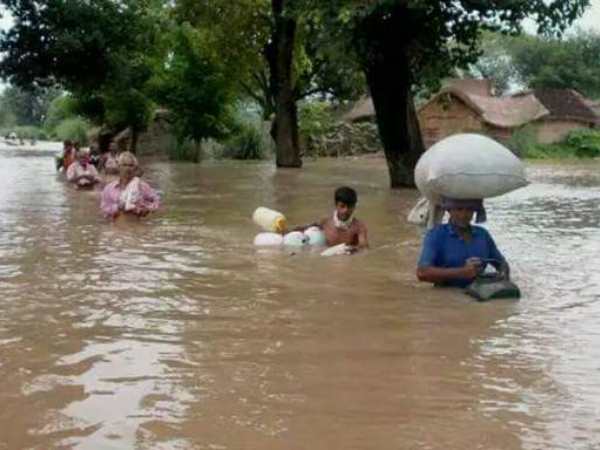 बिहार में बाढ़ की विनाश लीला, मौतों का आंकड़ा 400 के पार