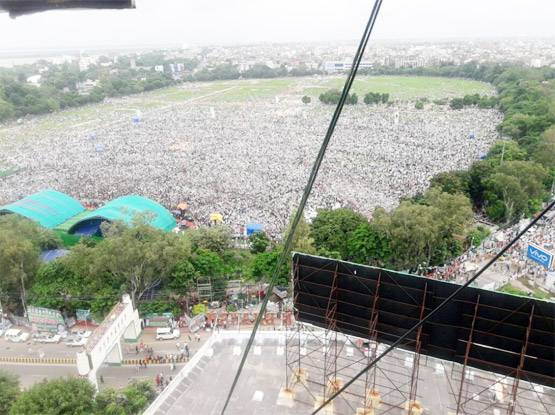 लालू यादव ने पोस्ट की महारैली की फर्जी फोटो? लोगों ने ऐसे उड़ाया मजाक